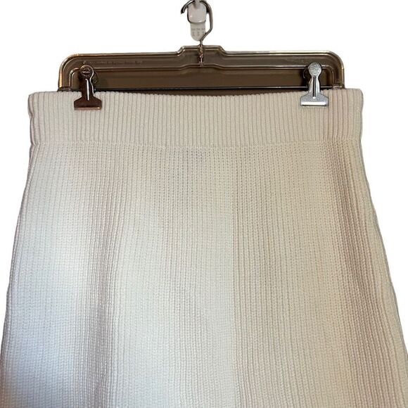 NWT! Zara white knitted mini skirt. Size large - Picture 2 of 9